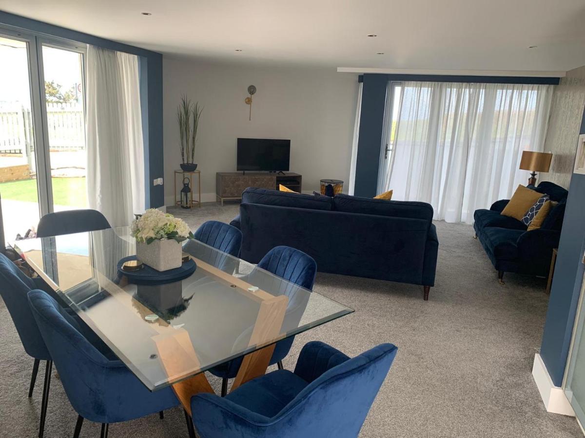 Beautiful 3 Bedroom Apartment By The Sea Newquay  Exterior photo